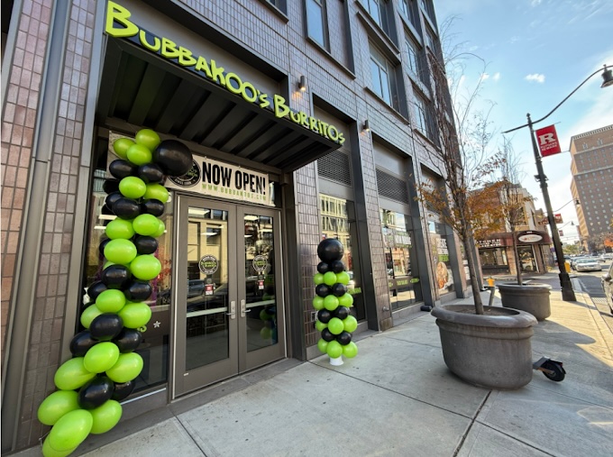 Featured image for “Why More Operators Are Choosing Private Equity-Backed Franchises”